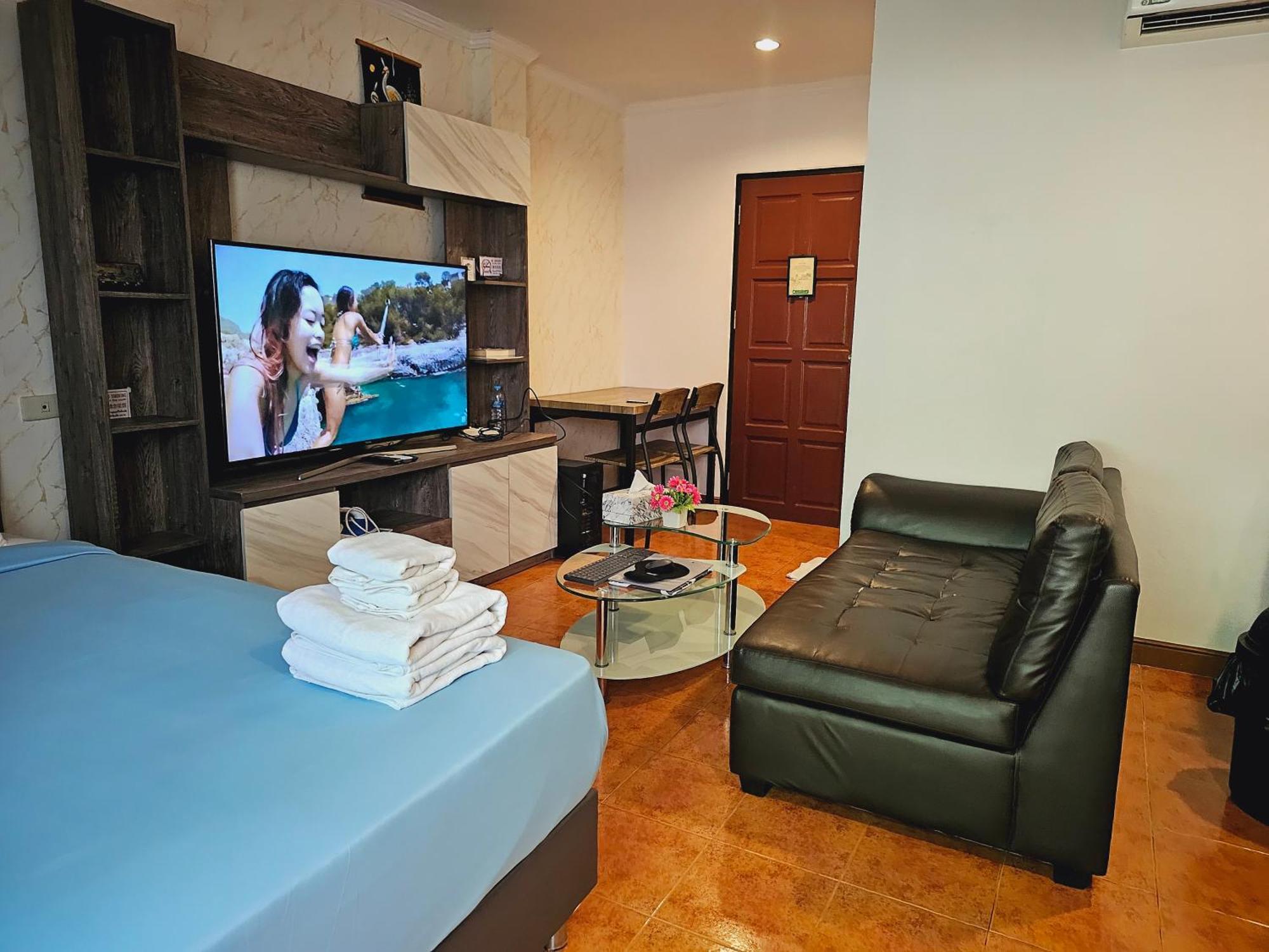 Patong Central Residence & Apartment Szoba fotó