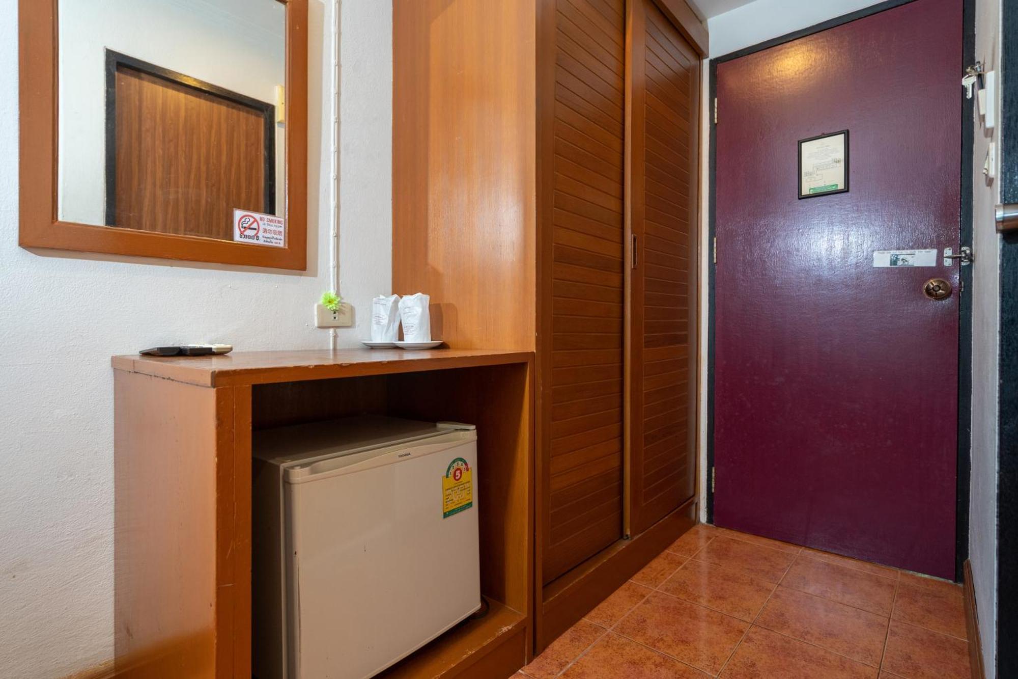 Patong Central Residence & Apartment Szoba fotó