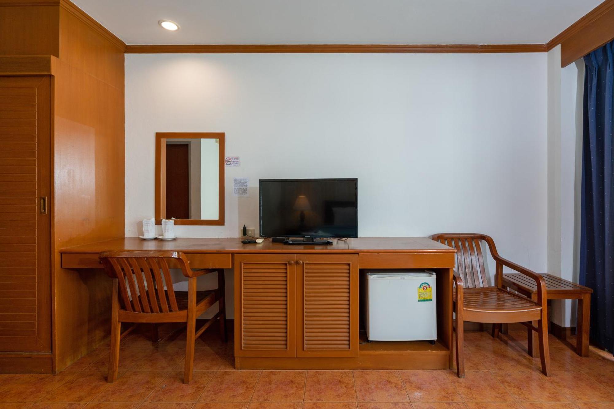 Patong Central Residence & Apartment Szoba fotó