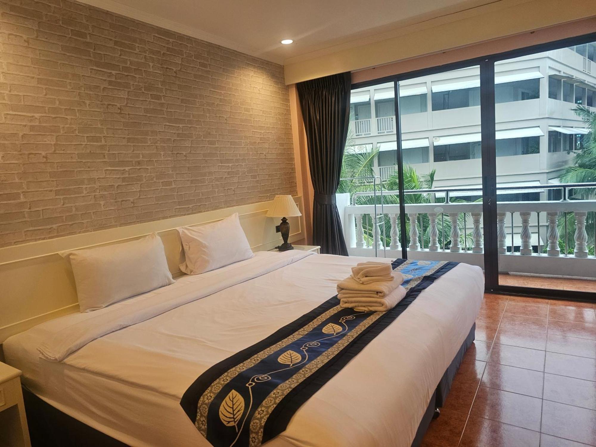 Patong Central Residence & Apartment Kültér fotó
