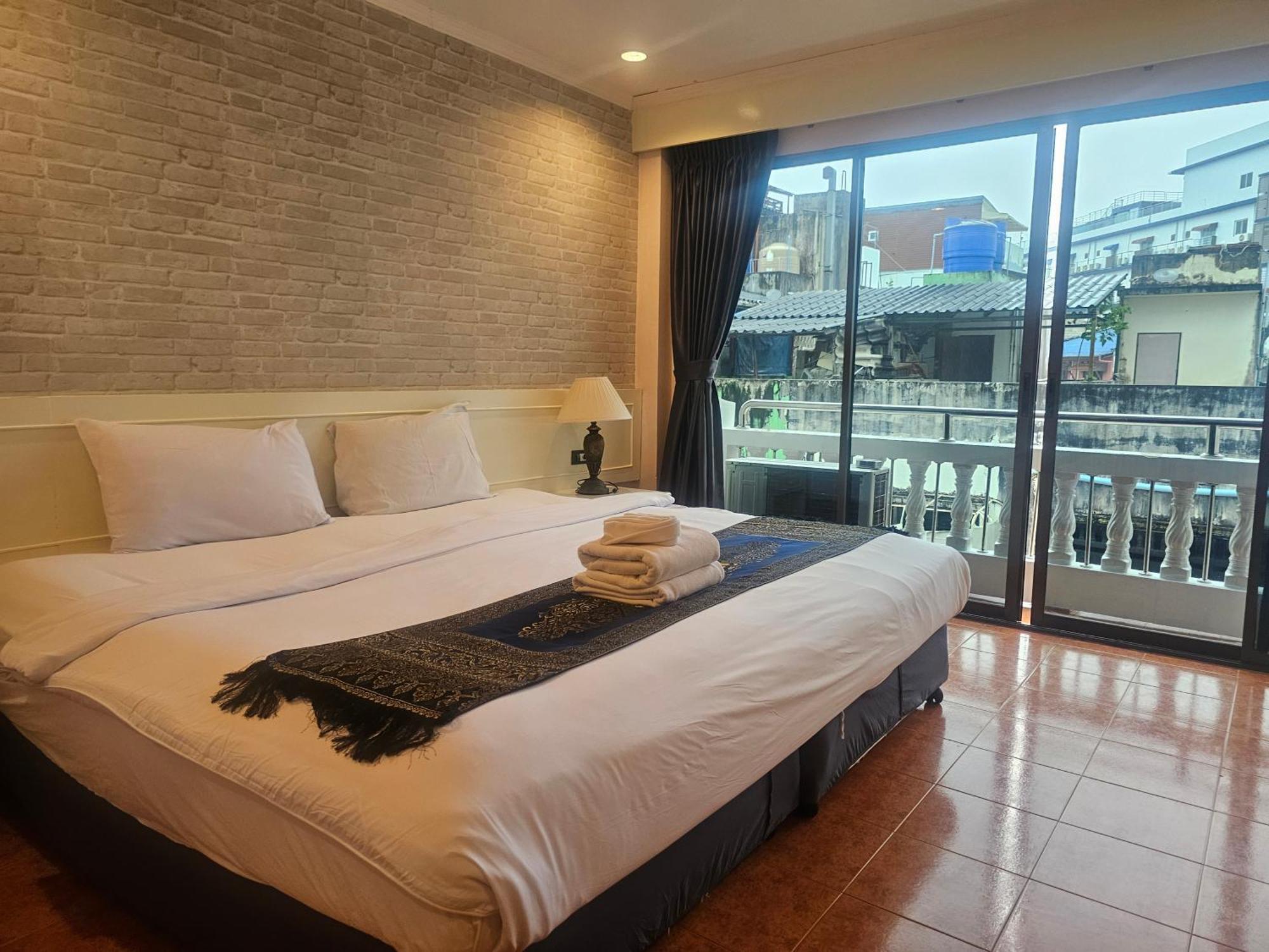 Patong Central Residence & Apartment Kültér fotó
