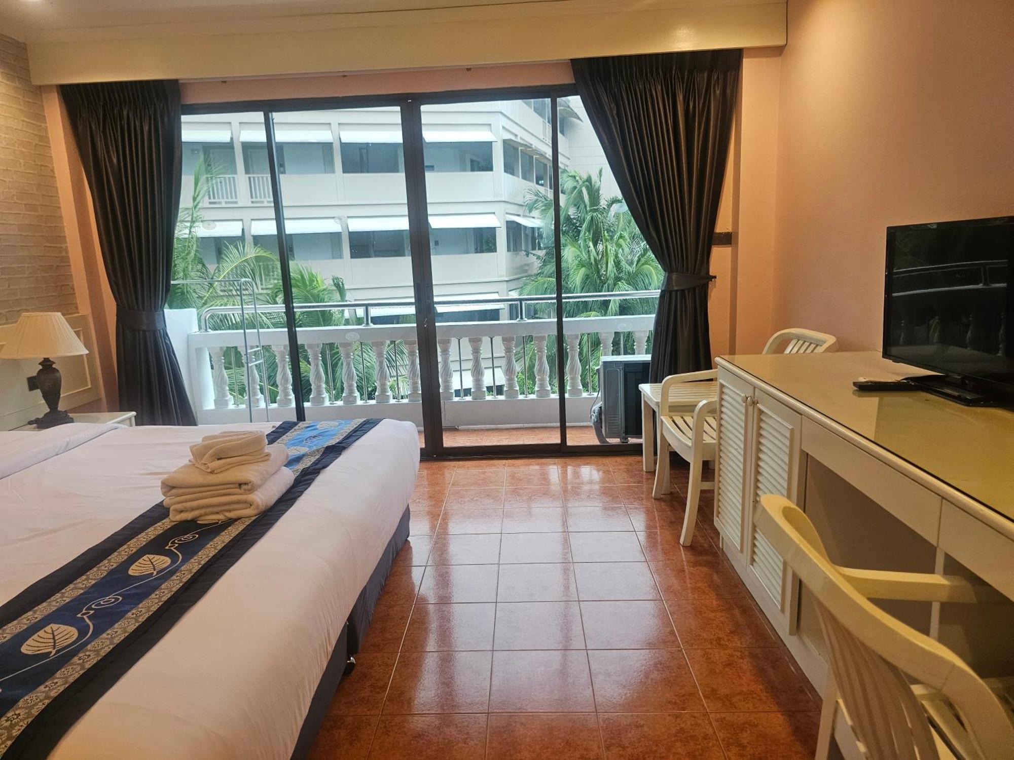 Patong Central Residence & Apartment Kültér fotó