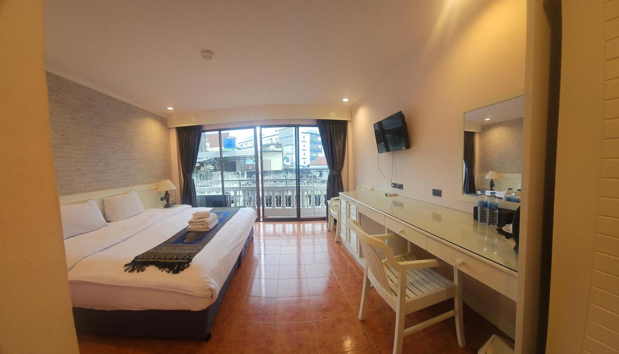 Patong Central Residence & Apartment Kültér fotó